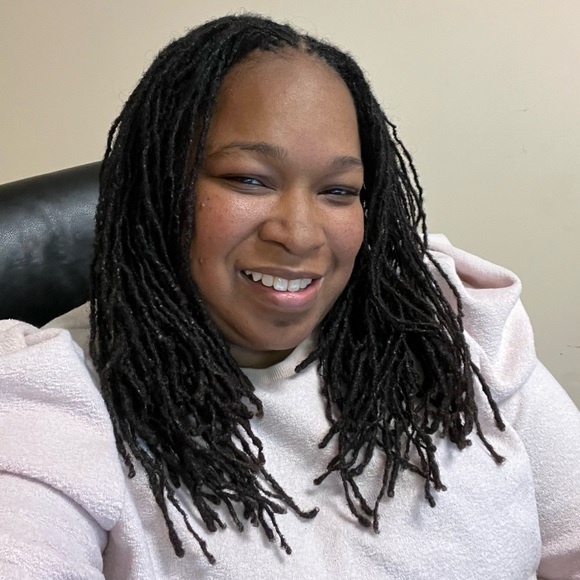 Meet your Posher, Candiece - Picture 2 of 2